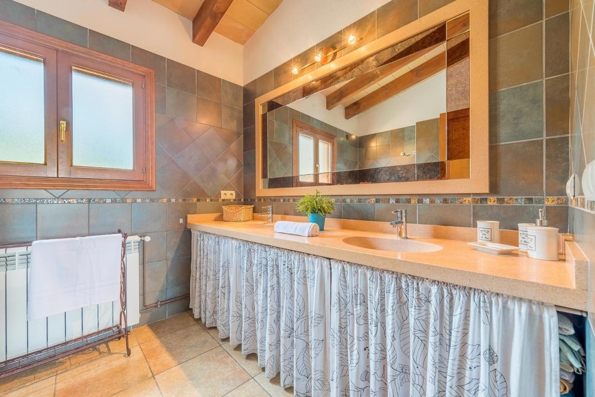 Mit Privatpool Fuer 6 Personen Ca 226 Qm In San Lorenzo De Cardessar, Mallorca Suedostkueste Von Mallorca *